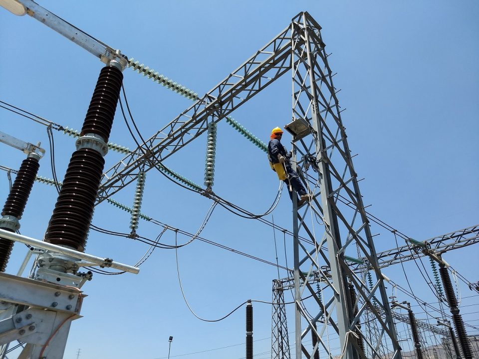 17-01-10-Instalación-luminaria-960×720 | Agrosonda